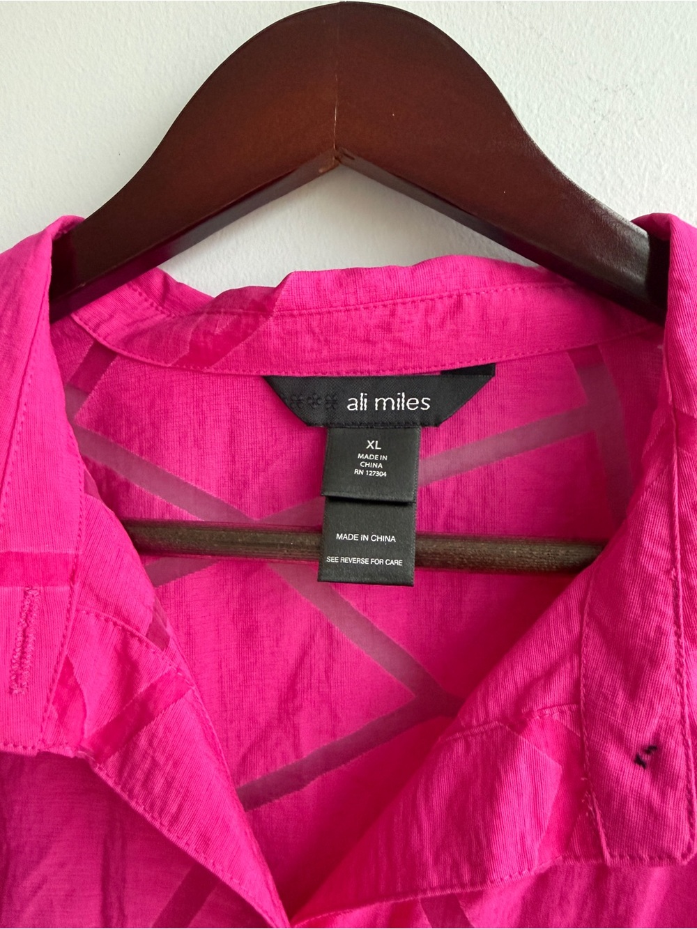 Ali Miles Pink Geometric Abstract Button-Front Shirt - Picture 6 of 11